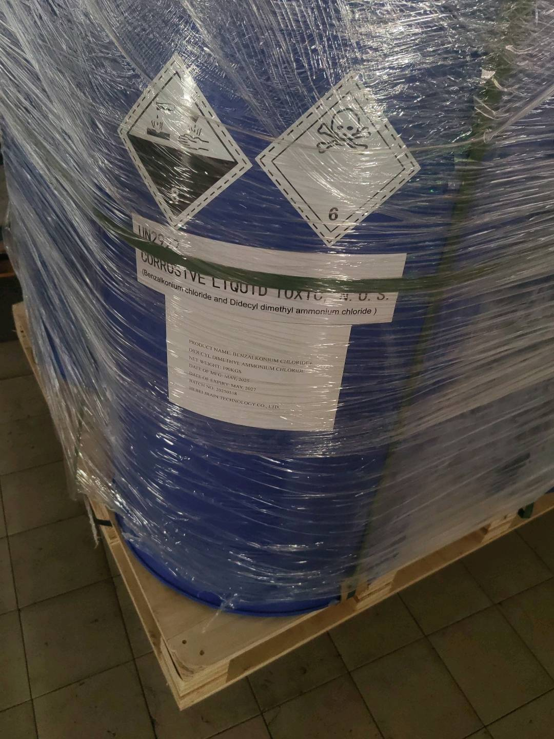 Benzalkoniumchloride + didecyl -dimethylammoniumchloride